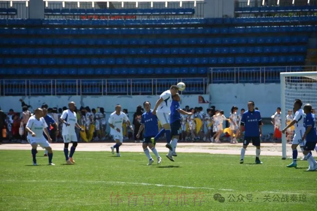 第32届中华杯全国中老年足球赛在新疆乌鲁木齐开赛 第32届中华杯全国中老年足球赛在新疆乌鲁木齐开赛